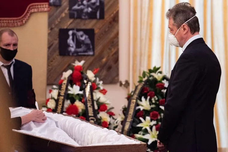 Прощание с Алексеем Рябцевым в здании Свердловского академического театра драмы. Екатеринбург