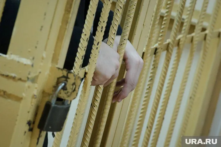Перекупщик алкоголя и сигарет, расправившийся с семьей, получил пожизненный срок