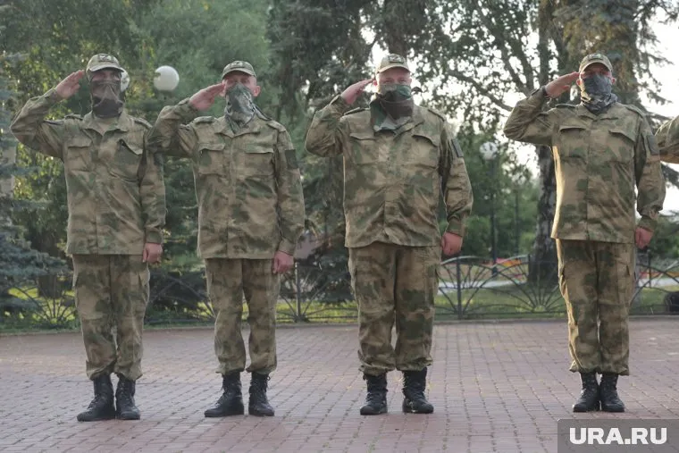 Повестку должны вручить лично в руки, напомнил Виктор Селиверстов