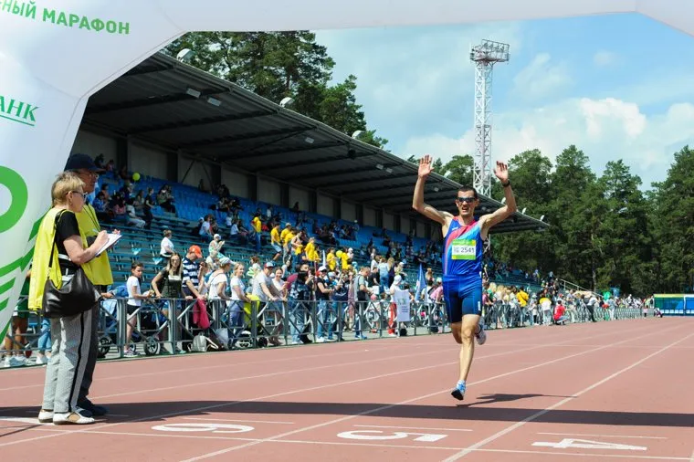 Зеленый марафон на легкоатлетическом стадионе имени Елесиной. Челябинске