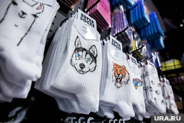 Самые популярные подарки на 23 Февраля — носки, трусы, танки