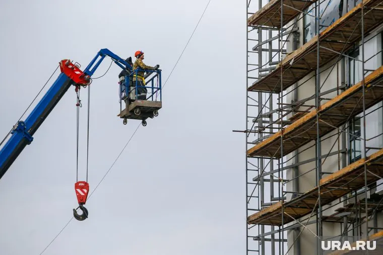 Восстановлением Донбасса уже занимается 1000 строителей, сообщил Марат Хуснуллин