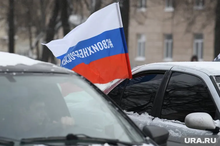 Активисты начали автопробег от Окружного Дома Офицеров в Екатеринбурге