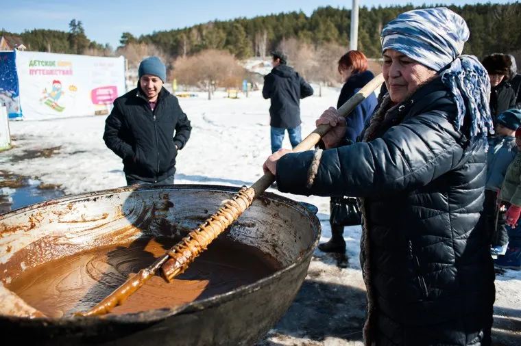 Празднование национального праздника «Навруз» в загородном культурно-развлекательном центре «Парк Сказов». Свердловская область, Арамиль