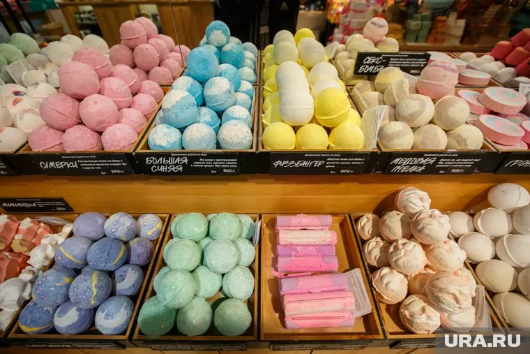 Косметическая сеть Lush закроет все магазины на территории России