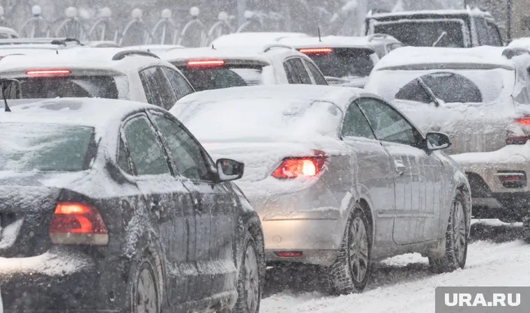 Движение на улицах Перми в некоторых местах парализовано