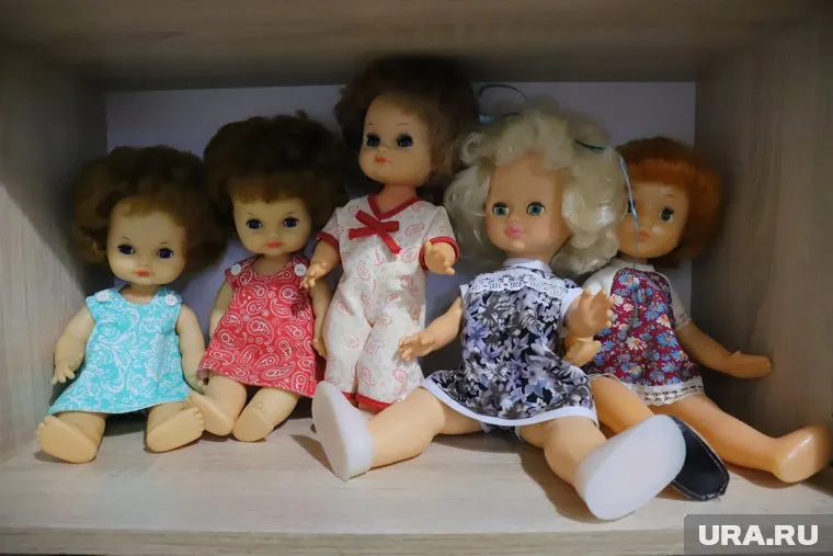 Жители ХМАО распродают кукол эпохи СССР