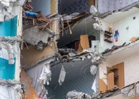 Режим ЧС введен в Астрахани после обрушения дома: главное за ночь