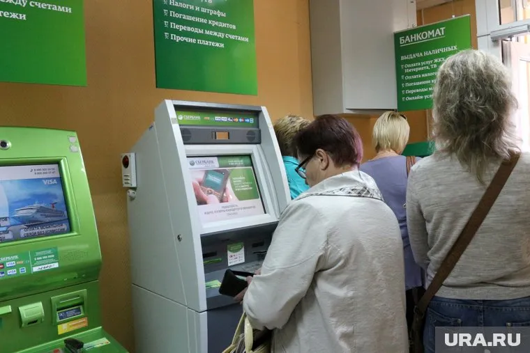 Полицейские изъяли записи с камер наблюдения банкоматов Сбербанка, зафиксировавшие криминальное трио (фото из архива)