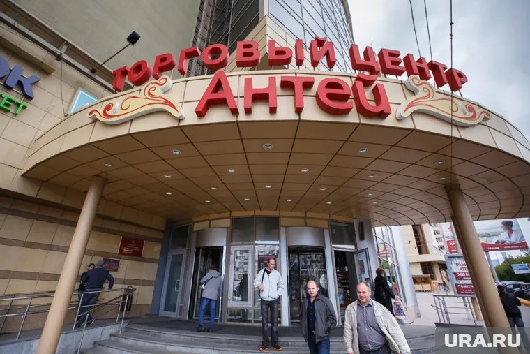 Женщина сбежала, оставив ребенка охранникам ТЦ