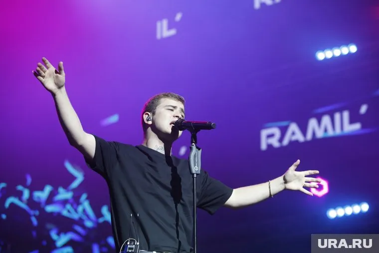 Певец Ramil остановил концерт в Екатеринбурге из-за тишины
