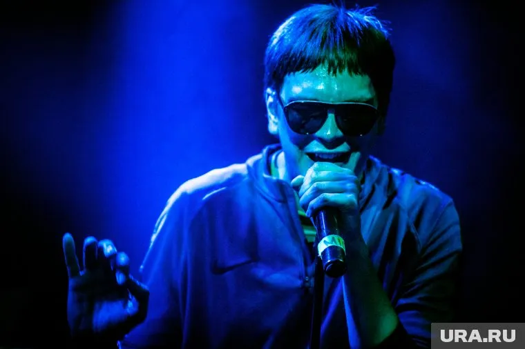 Рэпер Слава КПСС и его коллеги не могут поднять людям настроения, отметил музыкант Юрий Лоза