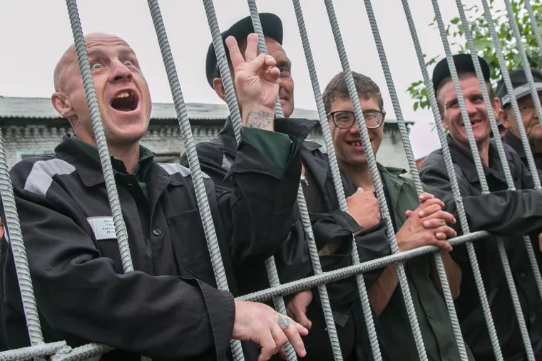 Футбольный матч между командами Курганской областной Думы и заключенными исправительной трудовой колонии №6. Иковка. Курганская обл