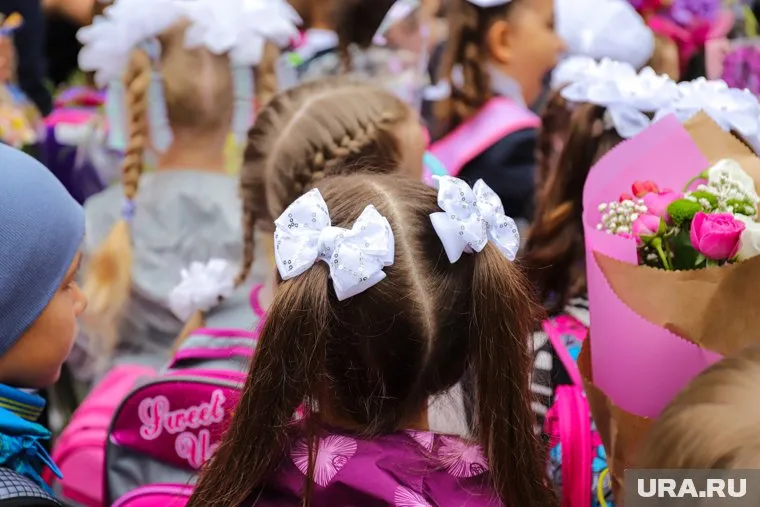 В свердловских школах обеспечат безопасность проведения Дня знаний