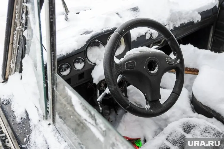 Водитель Lada выехал на встречную полосу