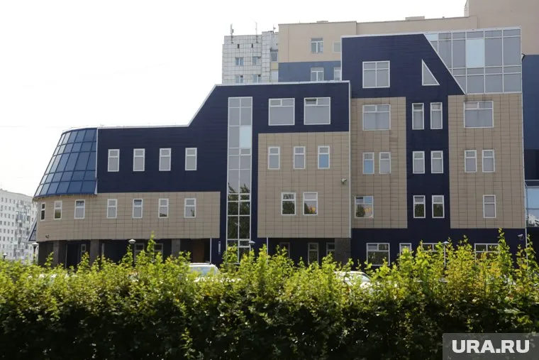 Оставшиеся 25 человек необходимы, чтобы поддерживать здание «СибНАЦ» в надлежащем состоянии