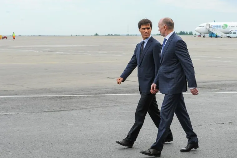 Осмотр полпредом президента Николаем Цукановым стройки в Челябинском аэропорту и строительство конгресс-холла Таганай. Саммит ШОС и БРИКС. Челябинск, летное поле, аэродром, дубровский борис, гаттаров руслан