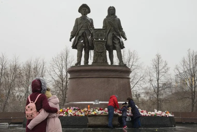 Акция памяти погибших при пожаре в Кемерове в ТЦ "Зимняя вишня". Екатеринбург