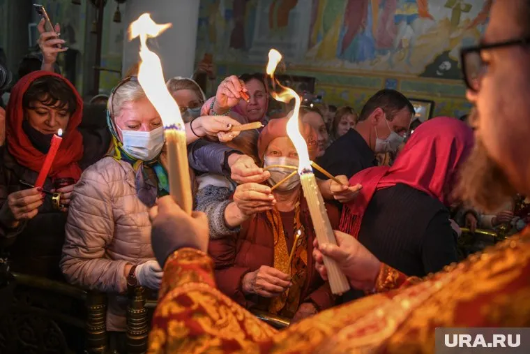 Благодатный огонь сошел в Великую субботу (архивное фото)