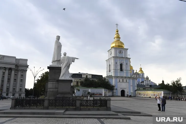 Украина может завершить конфликт, разделив страну по линии фронта, считает Александр Широкорад