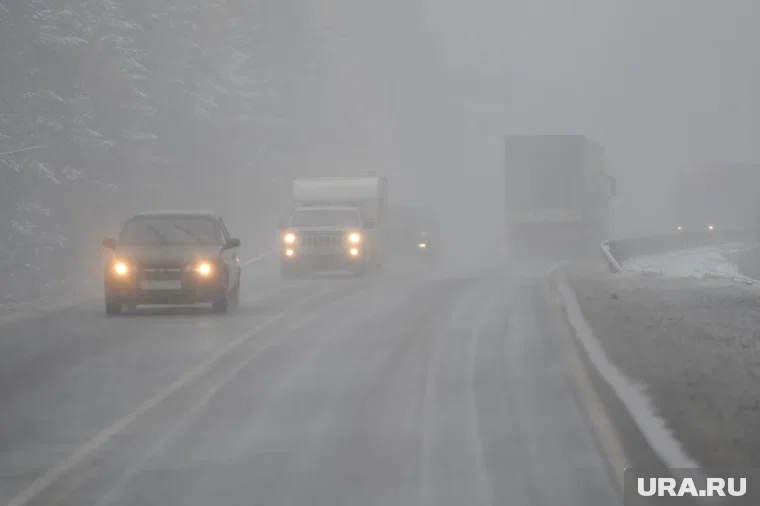 На трассе дежурят сотрудники ГИБДД