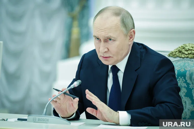 Путин в ходе визита в Пермь посетил предприятие «Мотовилихинские заводы» и провел заседание ВПК