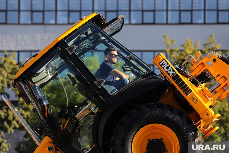 Строители выводили технику в праздник, строго соблюдая нормы