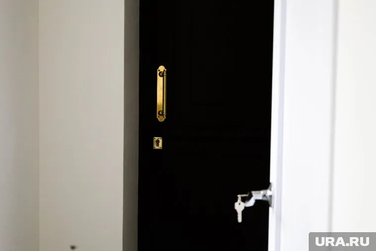 Жителей ХМАО зовут делать двери в Израиль