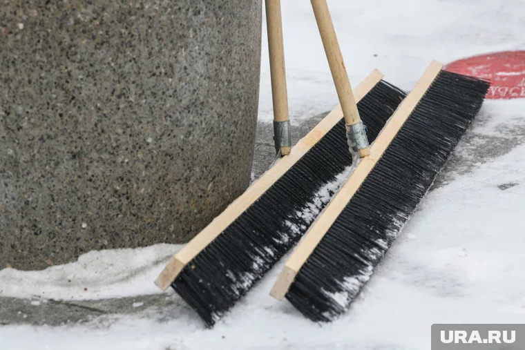 Подрядчик будет заниматься уборкой городских пространств до конца года