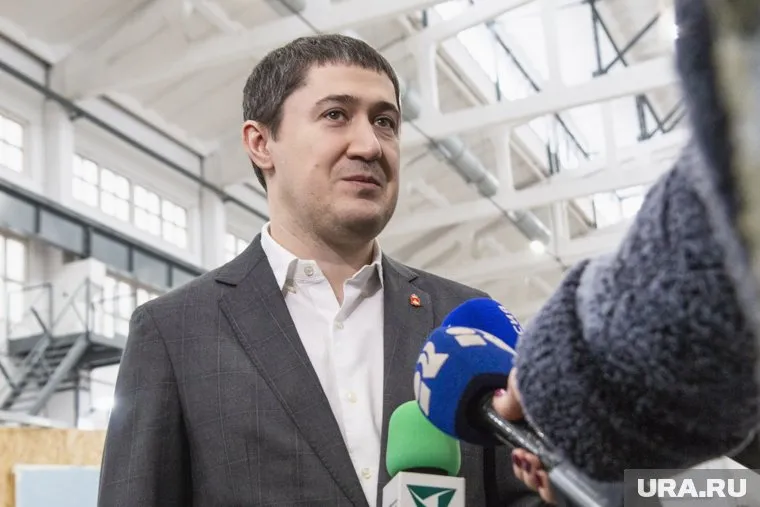 Пермский telegram-канал опубликовал снимок, где якобы за два дня до своего назначения главой Прикамья Дмитрий Махонин проводил время в баре