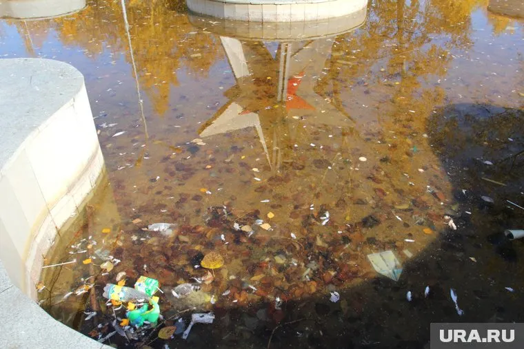 В Перми завален мусором городской фонтан (архивное фото)