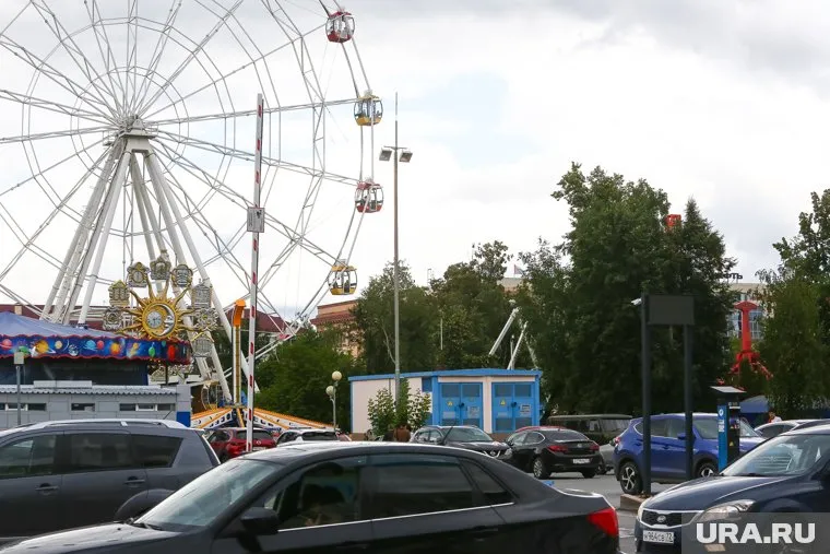 Тюменцы любят парк за большой выбор каруселей и атмосферу