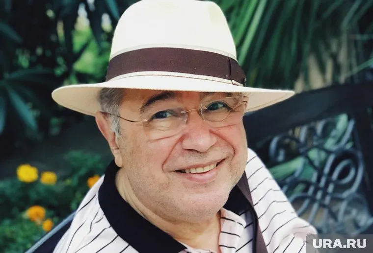 На безымянном пальце у новой возлюбленной Петросяна увидели кольцо с бриллиантом