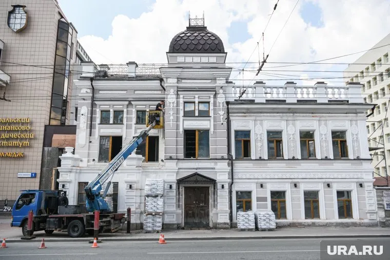 В настоящий момент усадьбу ротмистра Переяславцева реконструируют