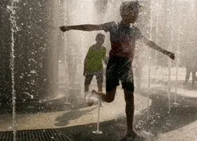 Климатолог Терешонок спрогнозировал усиление жары и ливней в России