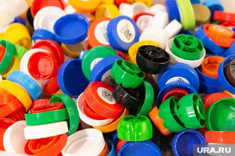 Бутылочные крышки от коллектива «ЮГК» пойдут на производство шахмат и медалей