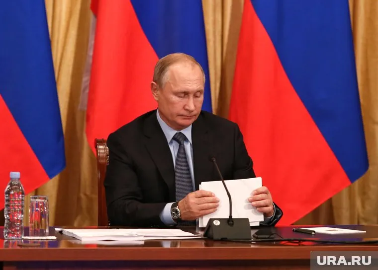 Владимир Путин подписал законы о президентских сроках, просветительской деятельности и оскорблении ветеранов