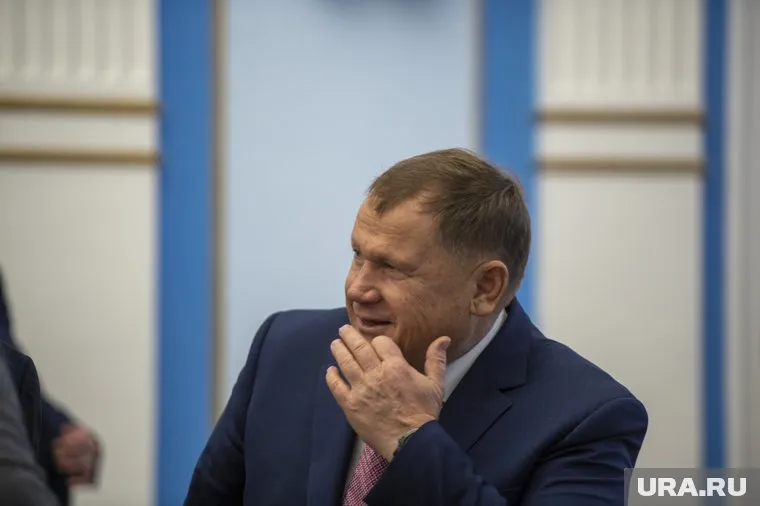 Владимир Плотников предложил ввести цензуру на выступления артистов