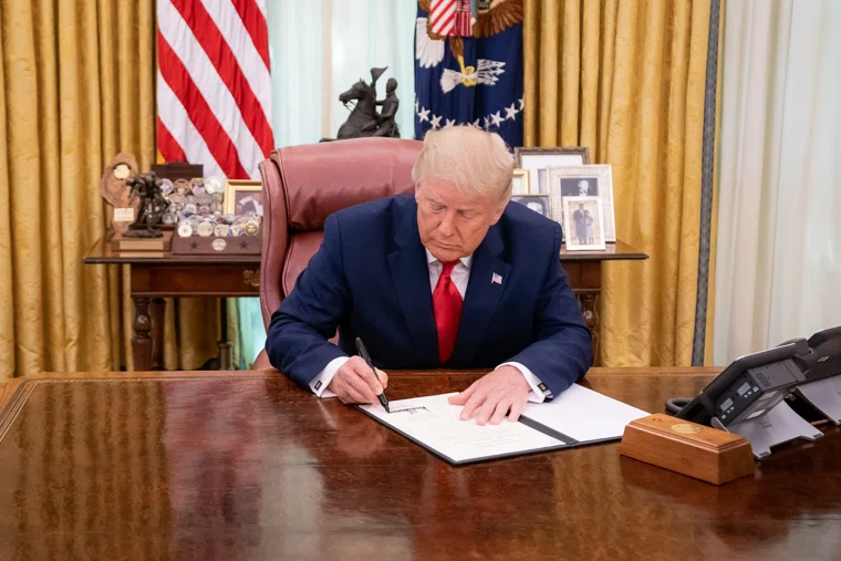 По словам источника WP, в Белом доме царит полный хаос