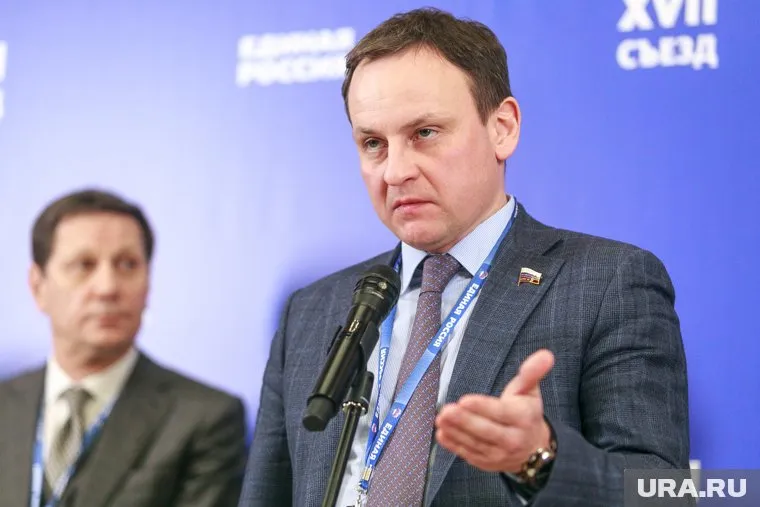 Депутат Госдумы Александр Сидякин просит генпрокурора проверить возможные фальсификации в делах экс-губернатора Вячеслава Гайзера и экс-сенатора Константина Цыбко