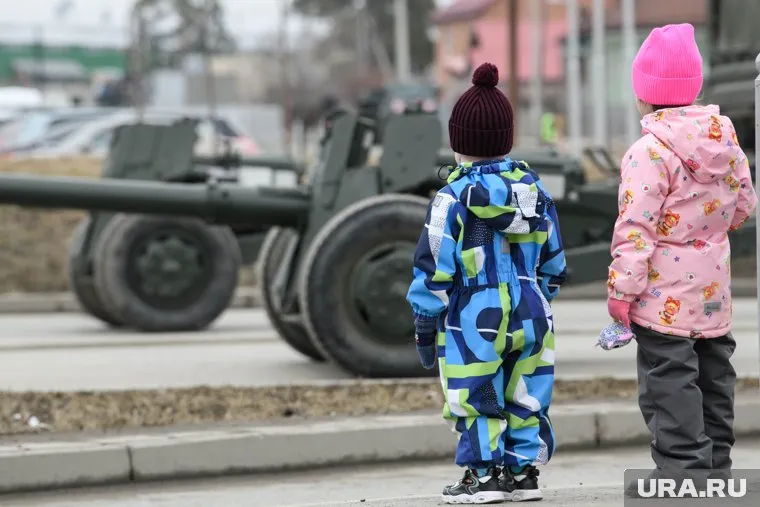 Губернатор поблагодарил участников детского парада