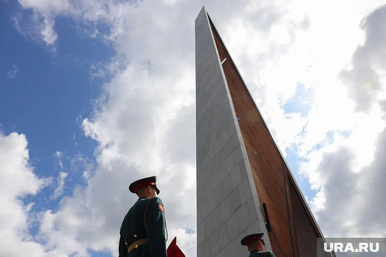 Стелу «Город трудовой доблести» возводят на месте ранее расселенного аварийного дома