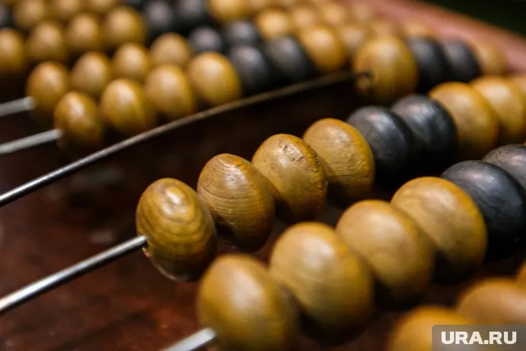 Девушка воспользовалась должностью и выплачивала себе премии и пособие по беременности