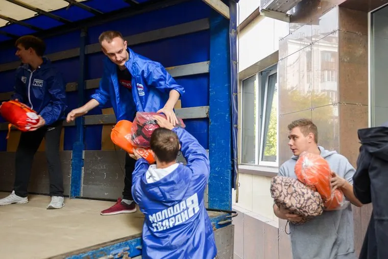 Погрузка амуниции и отправка ее в танковую дивизию Центрального военного округа в Челябинской области. Челябинск