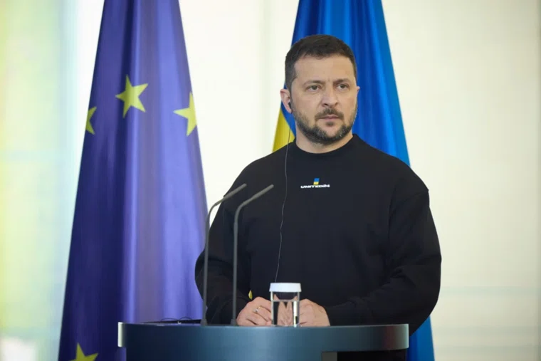 Зеленский заявил о грядущей трехсторонней встрече по украинскому конфликту