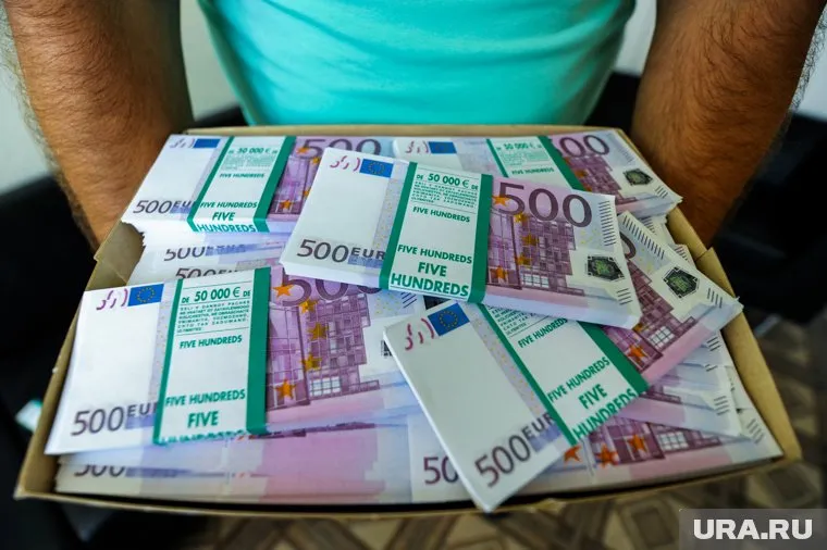 Сильного падения рубля осенью ждать не стоит, считает экономист Никита Масленников