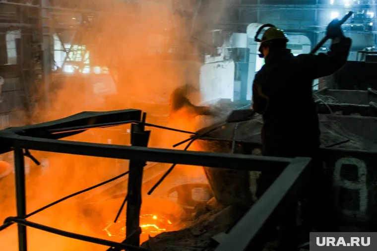 На Медногорском МСК в медеплавильном цехе произошло обрушение бункера