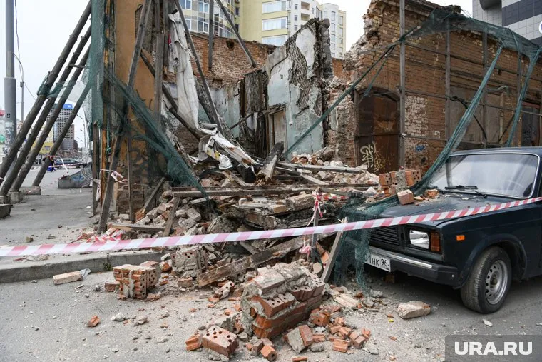 На улице Геологоразведчиков, 34 возможно обрушение здания