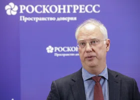 «Границы России не заканчиваются нигде»: Дмитриев подарил конгрессвумен США конфеты с цитатами Путина