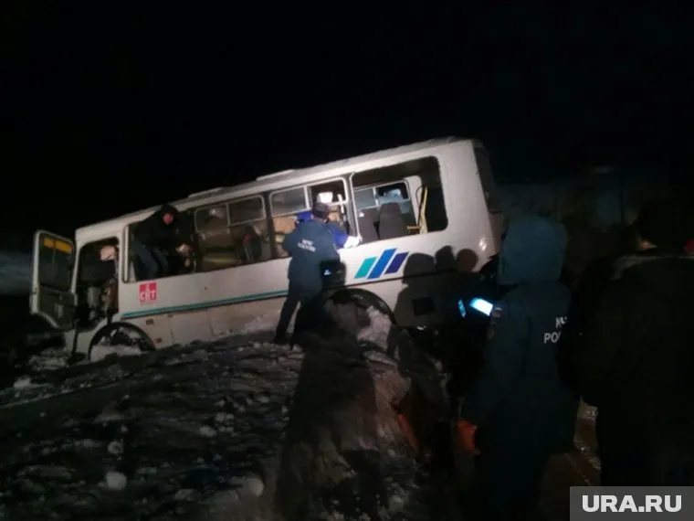 Неделю назад в Прикамье автобус с рабочими также попал в аварию